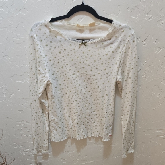 Levi's Tops - 3/$10 Levi's White Floral Long Sleeve Blouse